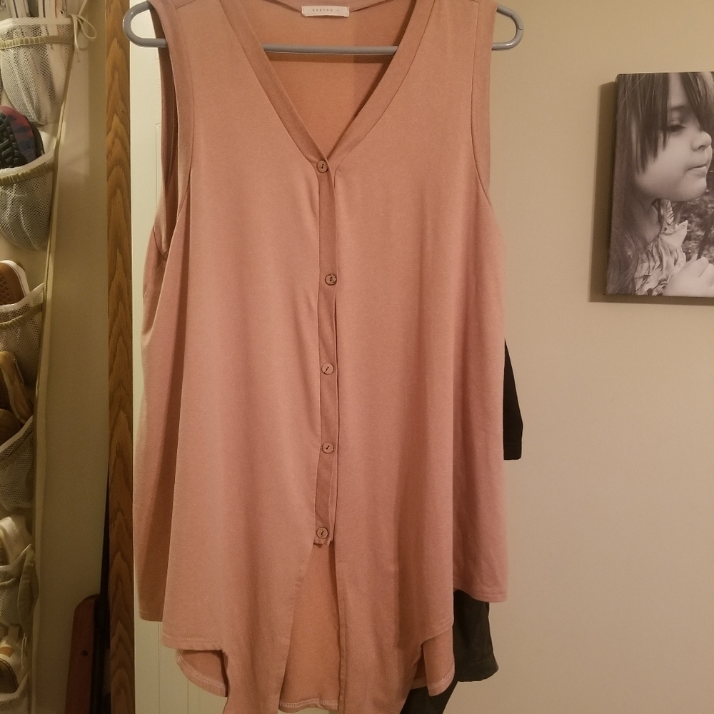 Reborn J sleeveless top